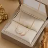 Chapado en oro real temperamento de alta calidad cadena para la clavícula diseño de nicho femenino sentido del diseño collar de corazón de melocotón collar de moda coreana joyería