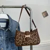 Bolso de Hombro Pequeño Cuadrado para Mujer 2025 Verano Retro Nueva Moda Tendencia para el Trabajo Bolso de Hombro Pequeño Cuadrado para Debajo del Brazo