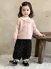 Conjunto de suéter rojo para niña, colección de otoño, con cuello tipo babero con moño, cárdigan tejido y pantalones de pierna ancha, un atuendo de dos piezas
