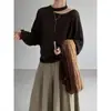 Top de Malha Gola Alta Designer Jiangzuo para Mulheres 26 Início do Outono Estilo Coreano Nicho Versátil Vazado Suéter Casual W016