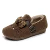 Zapatos de Algodón Old Beijing de Invierno Personalizados Suela Suave Antideslizante Cruzados Perezosos Casuales Mocasines Fondo Plano Zapatos de Madre para Mujer Más Terciopelo