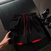 Pantalones Cortos Deportivos de Seda Helada de Verano de Cuatro Puntos de Nylon Estilo Americano Bloqueo de Color Negro Rojo Estilo Delgado Pantalones de Refrigeración Secado Rápido Pantalones Cortos para Hombre Sueltos