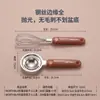Uau, este batedor de ovos é perfeito para comida de bebê! É feito de aço inoxidável 304, ideal para cozinhar ovos no vapor e amaciar feijões.. Possui um design para pendurar para facilitar a drenagem e o armazenamento, e é um batedor manual