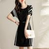 Vestido de Verano de Alta Gama para Mujer, Nuevo Estilo para Personas Pequeñas, Adelgazante de Cintura, Temperamento a Rayas Blancas y Negras, Vestidito Negro que Reduce la Edad