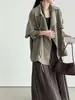 Então, para um look em tons de madeira, um Trench Coat Drapeado de Liocel Fosco para Mulheres, Blusa Solta de Comprimento Médio para Outono 5125