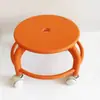 Taburete con ruedas giratorias para uso doméstico, taburete bajo simple, silencioso, de movimiento libre, antivuelco, taburete con ruedas para cambiarse los zapatos en la puerta