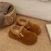 Zapatos de algodón para nieve gruesos con terciopelo, antideslizantes, suela gruesa, para mujer, nuevo estilo 2026, invierno, que aumentan la altura, cálidos, retro, zapatos Birkenstock