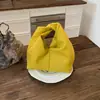 Bolso de Mano Plegado de Diseño de Nicho para Mujer 2026 Nuevo Bolso de Hombro/Axila de Gran Capacidad para Viajes Diarios Estilo Coreano Bolso Cubo