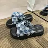 2026 Nuevas Pantuflas de Mujer con Suela Gruesa, Talla Grande, Cuadros de Mezclilla, Tira Cruzada, Estilo Europeo y Americano, Sandalias Casuales para Exteriores