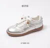 Sapatos Femininos Estilo Yang Mi 2026 Outono Novo Design Borboleta Nota Sapatos de Treino Alemães, Sapatos Forrest Gump, Sapatos Casuais Esportivos Planos