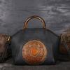 Bolso de mano transfronterizo para mujer, bolso de mujer de cuero repujado con tótem, capa superior de piel de vaca, retro, bandolera para el hombro, mujer una generación de cabello