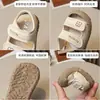Sandálias macias de sola flexível para bebês de 1 a 3 anos, sapatos de verão para crianças pequenas, meninos e meninas, antiderrapantes, respiráveis, sandálias fechadas anti-chute