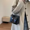 Bolso Cubo de Cadena con Patrón de Diamantes para Mujer, Nuevo Estilo de Commuter de Nicho, Bolso de Hombro Cruzado de Moda, Color Plateado