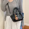 Moda diaria simple versátil para mujer 2026 brillante para ir al trabajo nuevo vintage otoño bandolera bolso de mano nicho