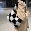 Bolsas Peludas Primavera y Verano 2026 Nuevo Estilo Bolsos de Mujer Ins Bolsos de Mano con Forma de Corazón Bolsos de Felpa Simples de Moda