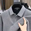 Suéter Patchwork Rayado Falso de Dos Piezas para Hombre, Otoño e Invierno, Forrado de Felpa y Engrosado, Estilo Papá de Mediana Edad, Sudadera Base Cálida Casual