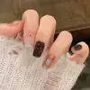Parches para Uñas Florales de Brillo Fino Dorados Chapados en Oro, Estilo Corto, Color Borgoña, Manicura Prehecha Dulce Vintage para Mujer