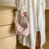 Bolsa de Axila Feminina 2026 Nova Moda Casual Bolsa de Ombro de Alto Padrão Versátil Bolsa Transversal para Passeios e Viagens
