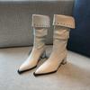 ¡Lleno de Personalidad! Botas de Moda Populares de Este Año con Remaches Blancos, Punta Fina y Tacón Grueso hasta Media Pantorrilla