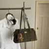 Bolso retro de nicho para mujer para commuters transfronterizos, nuevo bolso de hombro de moda 2026, bolso casual de mano para debajo del brazo