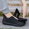 Novos tênis com velcro plus size 2026 para idosos, leves, acolchoados, antiderrapantes, tênis esportivos casuais para pais e mães, tênis para caminhada