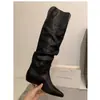 Botas Femininas Pontudas com Babados Empilhadas 2026 Temperamento Novo Estilo Aumento de Altura Emagrecimento Versátil Acima do Joelho Botas Western Cowboy