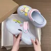 2026 Sapatos de Buraco EVA Verão Feminino Solado Grosso Uso Externo Novos Sandálias Fechadas de Alta Qualidade para Praia Resistentes ao Desgaste Respiráveis para Mulheres