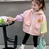 Jaquetas Infantis Primavera e Outono 2025 Novo Estilo Roupas de Outono para Crianças Meninas Bebês Tops com Capuz Modernos Tendência