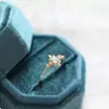 Anillo Abierto Ajustable Super Hermoso Diana Estilo Francés Vintage de Luo Chen con Diamantes, Joyería Exquisita y Versátil