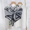 Bufanda Nueva de Seda Plisada para Mujer con Rayas Coreanas, Bufanda Decorativa de Rombos, Chal Arrugado de Doble Uso, Bufanda de Combinación de Colores a la Moda para Ropa de Exterior