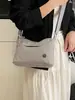 Bolsa Transversal da Moda para Mulheres 2025 Simples de Ombro Ultraleve Nicho de Alta Qualidade Versátil Exquisita Nova Bolsa Pequena para o Dia a Dia