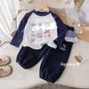 Conjunto de Outono para Meninas Camiseta Estilosa com Renda nas Mangas Raglan Top com Estampa de Desenho Animado de Bebê Conjunto de Duas Peças