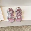 Zapatos de Princesa con Flor de Lentejuelas para Niñas 2026 Nuevo Estilo de Verano Sandalias Elegantes para Niñas Pequeñas Zapatos para Caminar con Suela Suave
