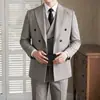 Traje Casual de Tres Piezas para Hombre 2026 Nuevo Traje Retro Rayado con Solapa de Pico Traje de Banquete Ajustado de Tres Piezas