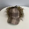 Gorra de Lei Feng de Felpa a Cuadros Coreana con Orejeras para Mujer, Gorra de Béisbol Versátil de Moda para Otoño e Invierno, Gorra de Vuelo Cálida para Adelgazar el Rostro