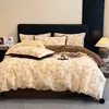 Juego de Cama de Felpa de Leche Engrosada de Invierno de Cuatro Piezas Sábana Completa de Terciopelo Estampado Estilo Pompón de Pelo de Conejo Juego de Tres Piezas Estilo Sábana Ajustable