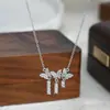 Cadena para clavícula elegante de oro auténtico chapado con circonita microincrustada para mujer, diseño único con collar de lazo y borla, gargantilla exquisita