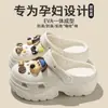 Sapatos femininos de sola grossa e com furos, novo estilo de sandálias de praia antiderrapantes com bico alto para mulheres, verão 2024