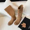 Celebridade da Internet Blogueira Mesmo Estilo Fivela Couro Integral Botas de Cavaleiro 2026 Outono Inverno Salto Médio Robusto Bico Arredondado Cano Alto Botas Longas Femininas