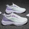 Fabricantes transfronterizos envían zapatos Jinjiang para mujer, zapatillas ultraligeras para correr, zapatos con amortiguación, zapatillas de salto de longitud para niñas