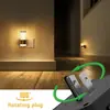 Luz nocturna enchufable GY225 con banda interior acrílica y enchufe giratorio, adecuada para dormitorio con función de sensor