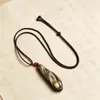 Colgante de madera de agar, amuleto "Sin Preocupaciones", talla de forma libre incrustada con cinco sutras, Buda sin forma, adorno colgante de arte de madera de imitación de madera de agar