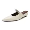 Semi-zapatillas de metal con tacón de cuña y punta cerrada estilo francés para mujer, nuevo estilo 2026, perfectas para combinar con faldas, sandalias de punta con elevador de talón oculto.