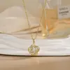 Collar para Mujer con Flor Giratoria, Sencillo y de Moda, Moderno y Versátil, Joyería de Cadena para Clavícula de Acero de Titanio, Regalo para el Día de la Madre