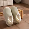 Bolsa impermeable y pantuflas de algodón para mujer 2026 Otoño Invierno nuevo estilo interior con felpa cálida antideslizante para el hogar suela suave zapatos de algodón para hombre