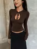 2026 blusa de tricô versátil, estilo europeu e americano, feminina, justa ao corpo, que valoriza a silhueta, com recorte vazado e amarração no pescoço, nova coleção primavera e outono