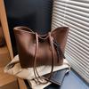 Bolsa Grande Simples Retrô Feminina Primavera e Verão 2025 Nova Moda Bolsa de Ombro de Alta Qualidade Estilo Ocidental Bolsa Tote para o Dia a Dia