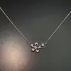 Collar de flor de cerezo con circonita para mujer, diseño floral moderno y de nicho, popular entre los influencers, con un toque de alta gama y lujoso, un accesorio de cadena para la clavícula delicado y elegante
