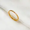 Anéis Engravados de Aço Titânio Japonês e Coreano Ultra-Finos de 1mm para Mulheres, Empilháveis, Não Desbotam, Design de Nicho, Tamanho Pequeno para Dedo Indicador e Mindinho