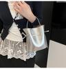 Bolso de Cubo con Cordón de Diseño de Nicho para Mujer 2026 Nuevo Modelo Bolso de Mano Bolso de Mariposa Bolso de Hombro Cruzado de Cuero Suave de Moda